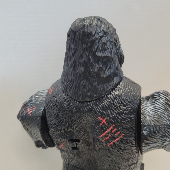 2005 Universal Studios 14" King Kong - Picture 9 of 17